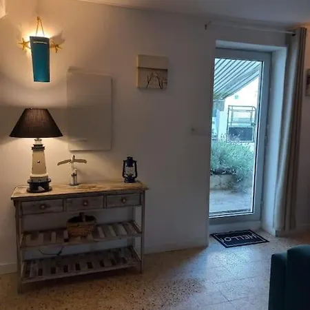 Holiday home Maisonnette Marine Landeronde