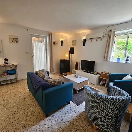 Holiday home Maisonnette Marine *